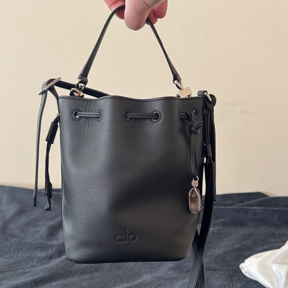 ALO Yoga Balance Leather Bucket Bag - Picture 5 of 10